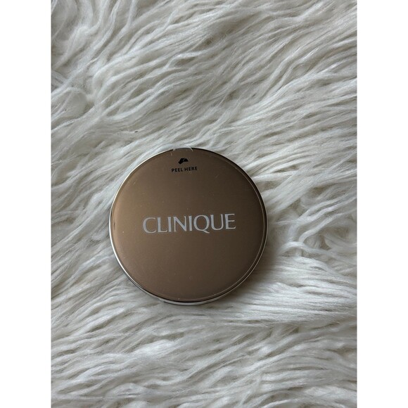 Clinique Stay Matte Sheer Pressed Powder Foundation 01 Stay Buff - Picture 8 of 11